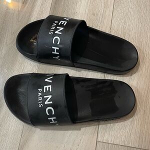 Givenchy slides size 40